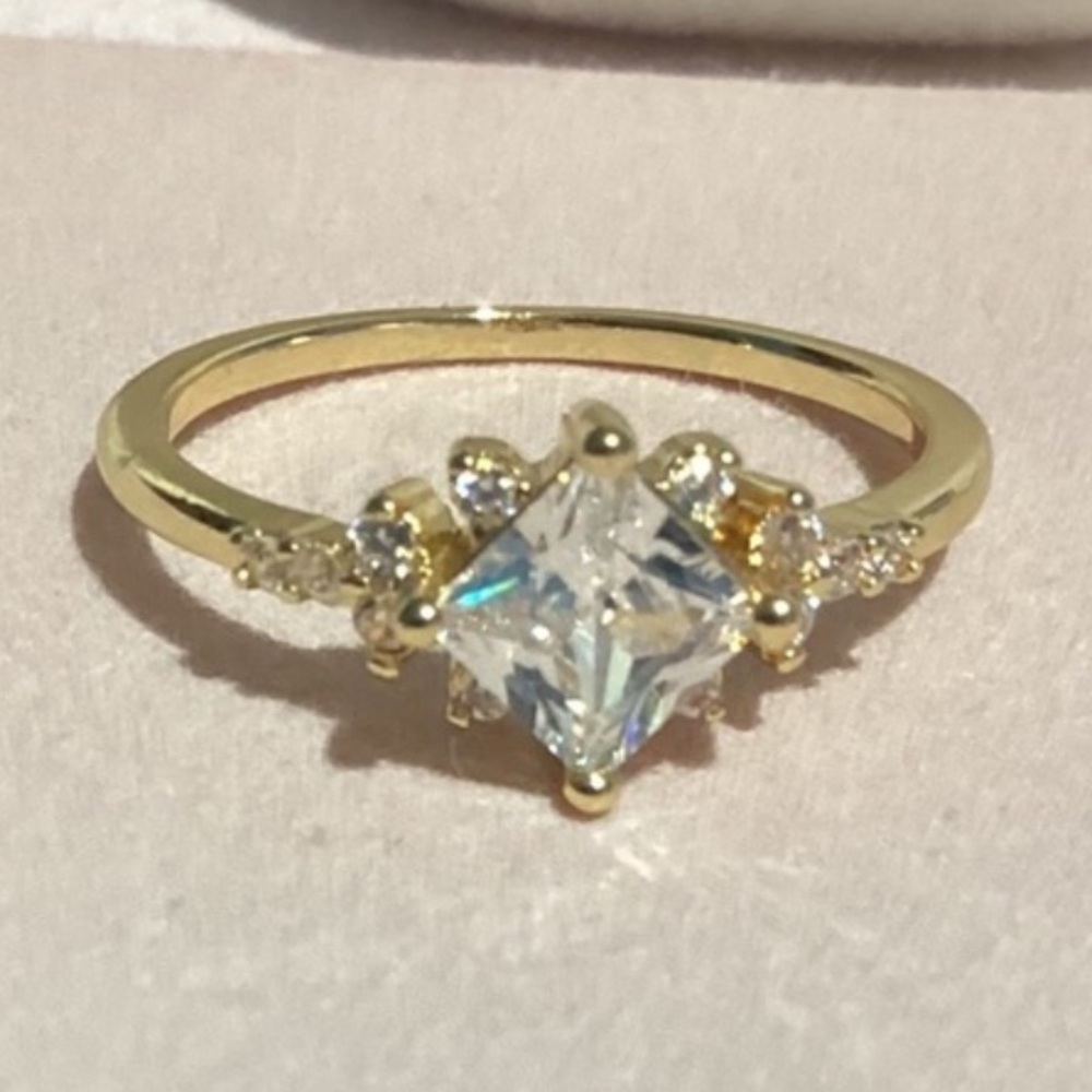 🌸Elegant Vintage or Antique Style Princess Cut Petite Cz Diamond band